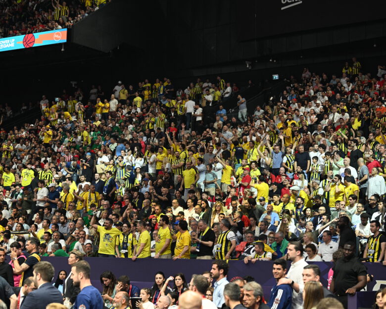 Final Four Euroleague: Ένταση στην Etihad Arena με οπαδούς της Φενέρμπαχτσε και του Ολυμπιακού