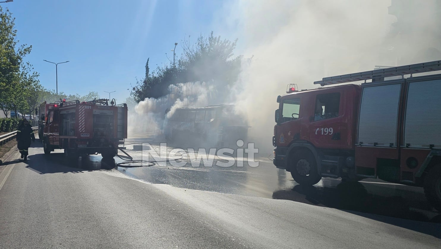 Φωτιά σε λεωφορείο στο Χαϊδαρι