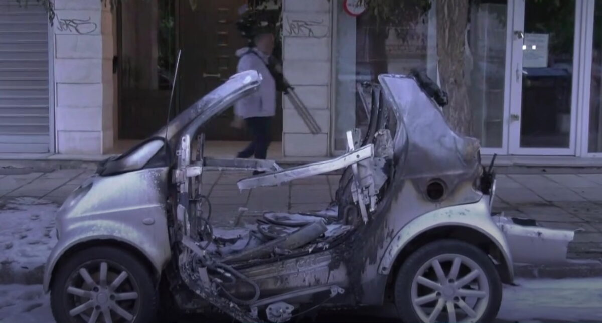Αυτοκίνητο καταστράφηκε μετά από φωτιά