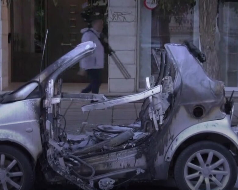 Φωτιά σε αυτοκίνητο στη Θεσσαλονίκη – Καταστράφηκε ολοσχερώς, οι Αρχές εξετάζουν εμπρησμό