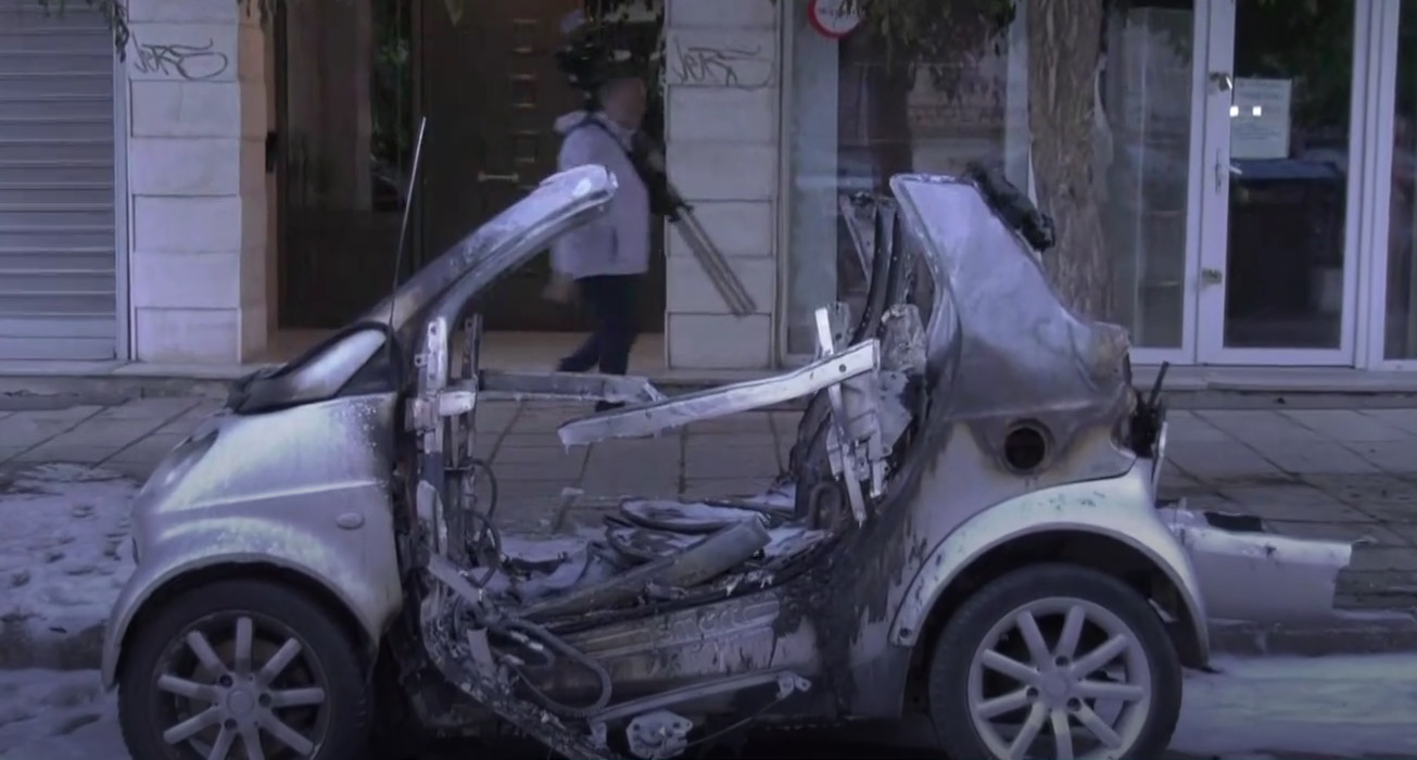 Αυτοκίνητο καταστράφηκε μετά από φωτιά