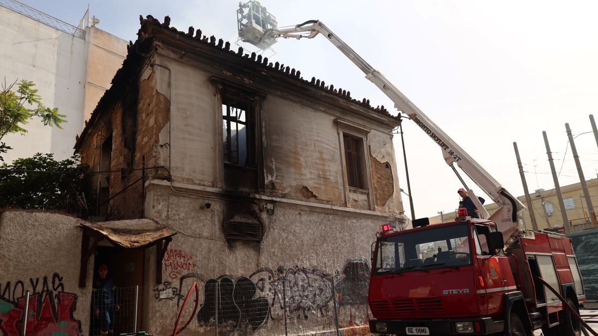 Φωτιά σε κτίριο στη Λιοσίων