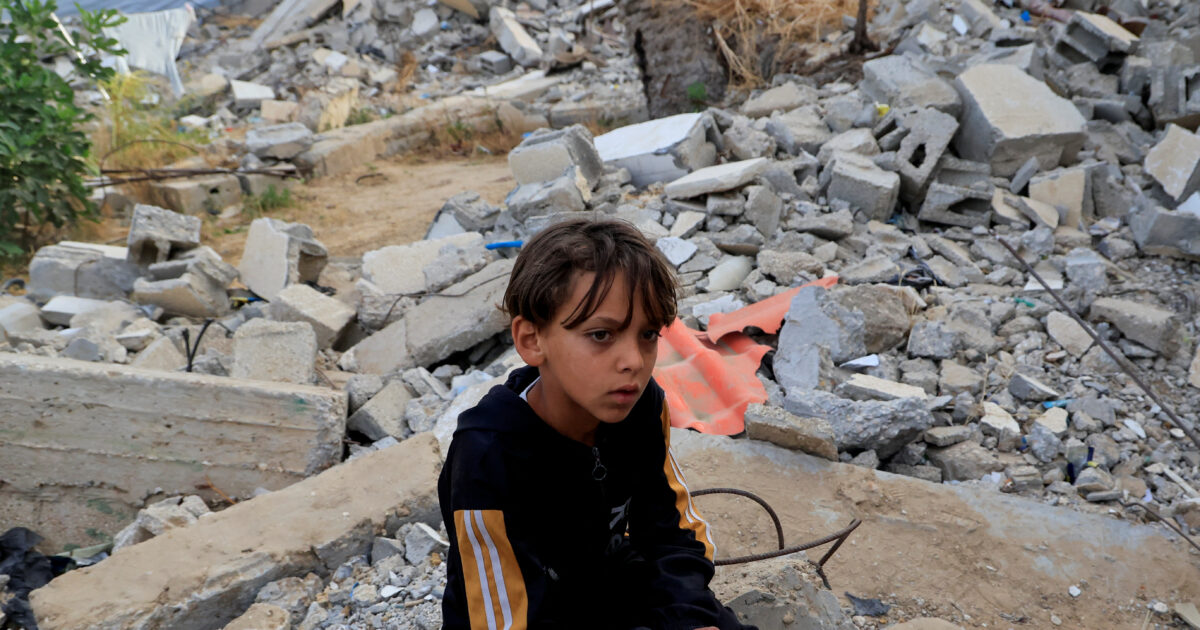 Israel pounds Gaza and calls for total control of the whole area: dozens of dead