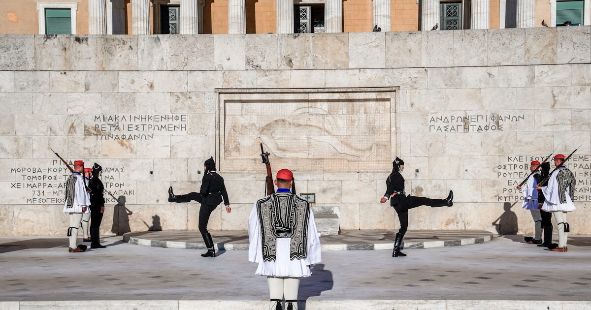 Pontian Genocide: Evzones dressed in traditional costumes – crowds of people in the Constitution for Memory Day