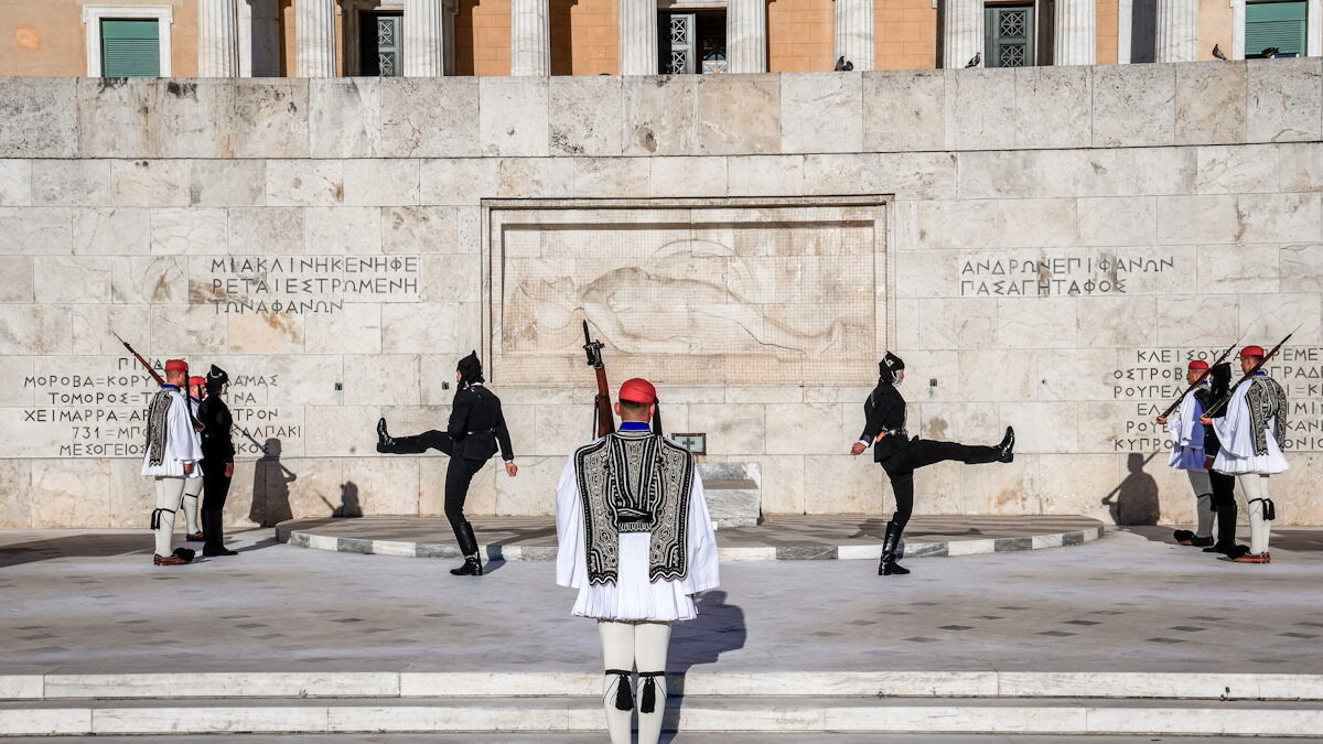 Κατάθεση στεφάνων στο Μνημείο του Αγνώστου Στρατιώτη από την Παμποντιακή Ομοσπονδίας Ελλάδος (ΠΟΕ) και αλλαγή της προεδρικής φρουράς με Πόντιους Εύζωνες για την Ημέρα Μνήμης της Γενοκτονίας των Ελλήνων του Πόντου