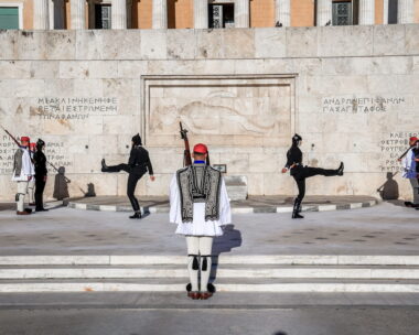 Κατάθεση στεφάνων στο Μνημείο του Αγνώστου Στρατιώτη από την Παμποντιακή Ομοσπονδίας Ελλάδος (ΠΟΕ) και αλλαγή της προεδρικής φρουράς με Πόντιους Εύζωνες για την Ημέρα Μνήμης της Γενοκτονίας των Ελλήνων του Πόντου