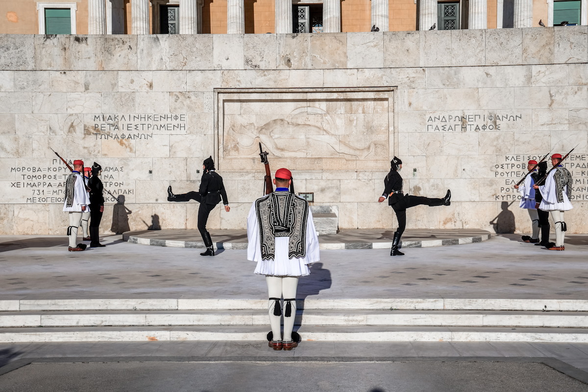 Κατάθεση στεφάνων στο Μνημείο του Αγνώστου Στρατιώτη από την Παμποντιακή Ομοσπονδίας Ελλάδος (ΠΟΕ) και αλλαγή της προεδρικής φρουράς με Πόντιους Εύζωνες για την Ημέρα Μνήμης της Γενοκτονίας των Ελλήνων του Πόντου
