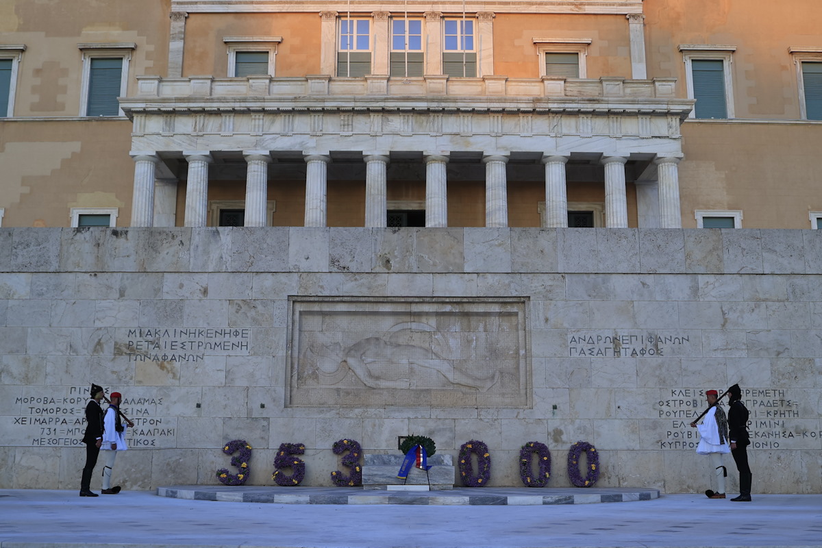 Wreath laying at the Monument of the Unknown Soldier by the Pontilary Federation of Greece (WTO) and the Change of Presidential Guard with Pontian Evzones for the Day of Remembrance of the Genocide of the Greeks of Pontus