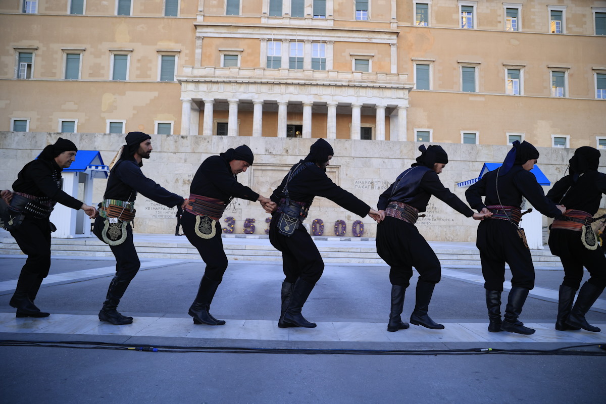Wreath laying at the Monument of the Unknown Soldier by the Pontilary Federation of Greece (WTO) and the Change of Presidential Guard with Pontian Evzones for the Day of Remembrance of the Genocide of the Greeks of Pontus