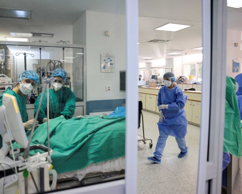 Παγκόσμια ημέρα νοσηλευτών: Οι αφανείς ήρωες που παλεύουν και με τις πληγές του συστήματος – «Χωρίς εμάς δεν υπάρχει ΕΣΥ»