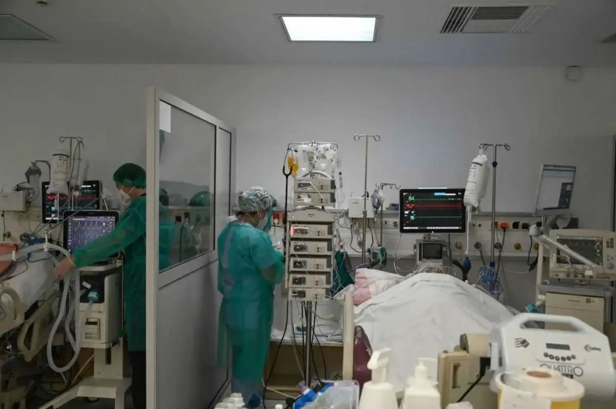 Γιατροί σε χειρουργείο