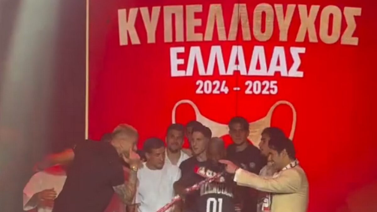 Οι παίκτες του Ολυμπιακού σε νυχτερινό μαγαζί της Αθήνας