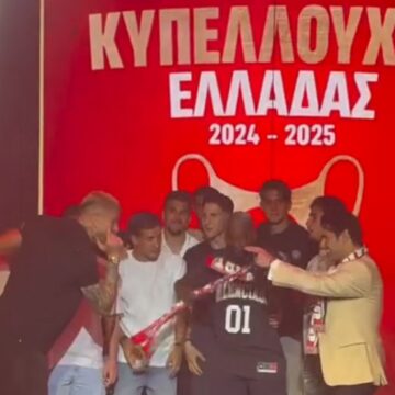 Οι παίκτες του Ολυμπιακού σε νυχτερινό μαγαζί της Αθήνας