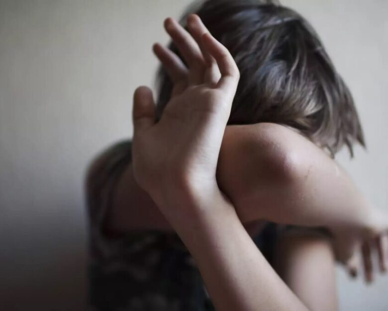 Λάρισα: Συστηματική η κακοποίηση των 2 παιδιών που είχαν καψίματα από τσιγάρα στα σώματα τους 