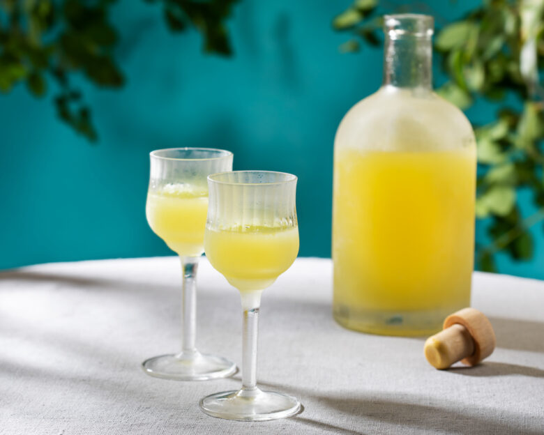 Συνταγή για σπιτικό λικέρ λιμοντσέλο (limoncello)