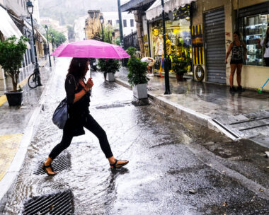Καιρός – Τσατραφύλλιας: Βαρομετρικό χαμηλό φέρνει πτώση της θερμοκρασίας, ισχυρές καταιγίδες και νοτιάδες για 48 ώρες – 33 βαθμούς Κελσίου στην Κρήτη