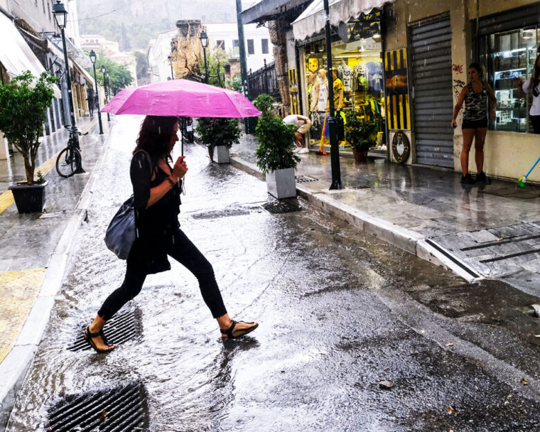 Καιρός – Τσατραφύλλιας: Βαρομετρικό χαμηλό φέρνει πτώση της θερμοκρασίας, ισχυρές καταιγίδες και νοτιάδες για 48 ώρες – 33 βαθμούς Κελσίου στην Κρήτη