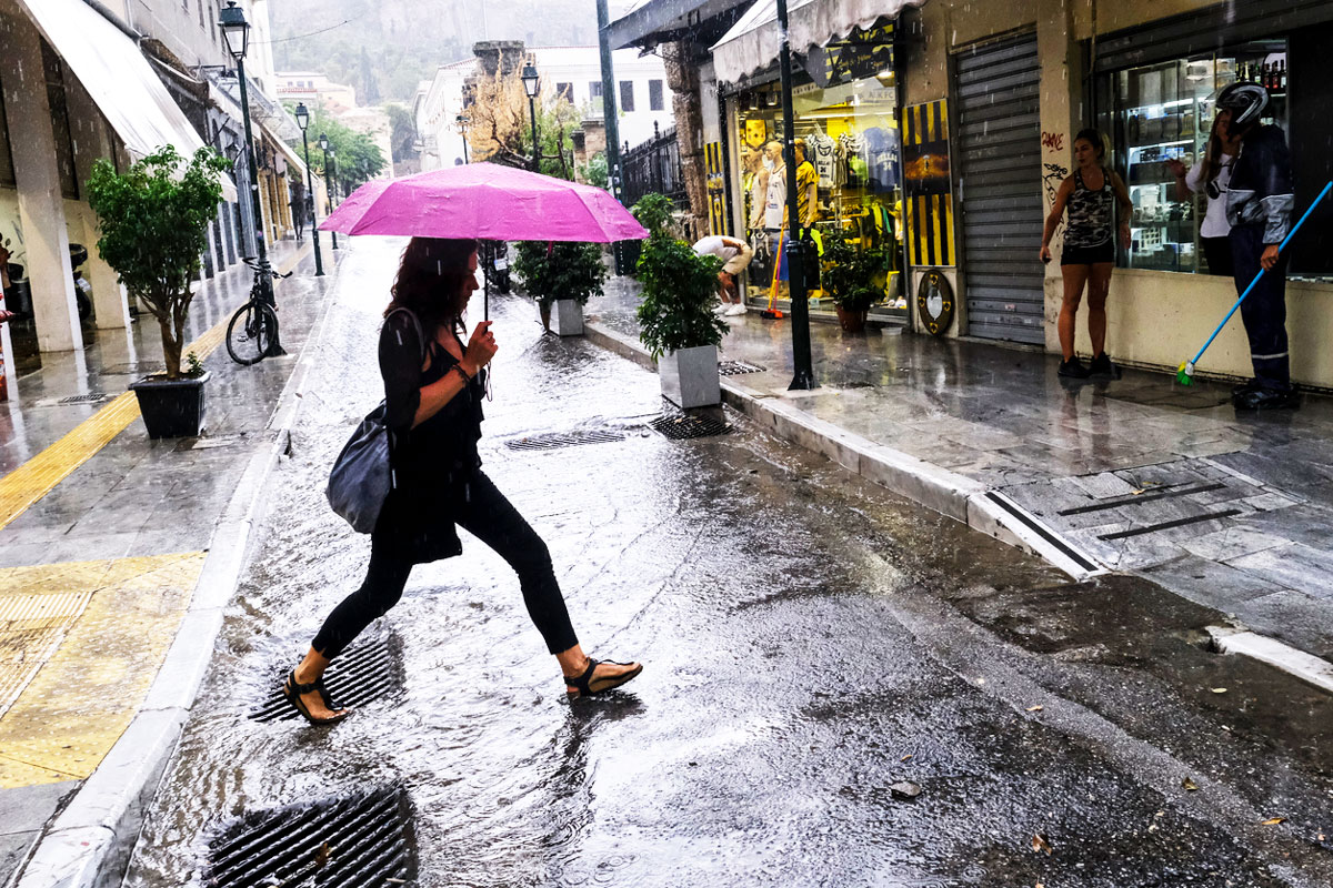 Καιρός – Τσατραφύλλιας: Βαρομετρικό χαμηλό φέρνει πτώση της θερμοκρασίας, ισχυρές καταιγίδες και νοτιάδες για 48 ώρες – 33 βαθμούς Κελσίου στην Κρήτη