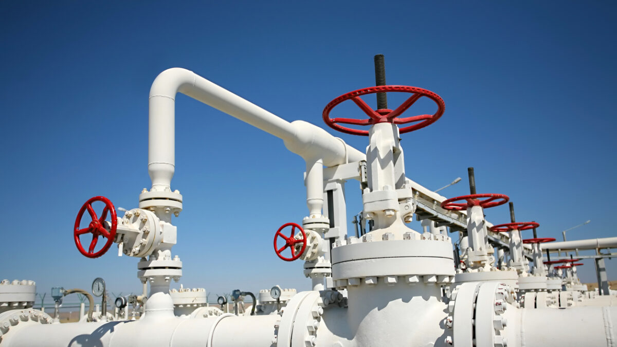 Oil gas processing plant with pipe line valves