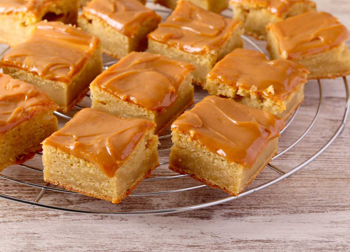 Peanut butter blondies with caramel topping