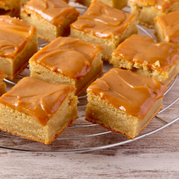 Peanut butter blondies with caramel topping
