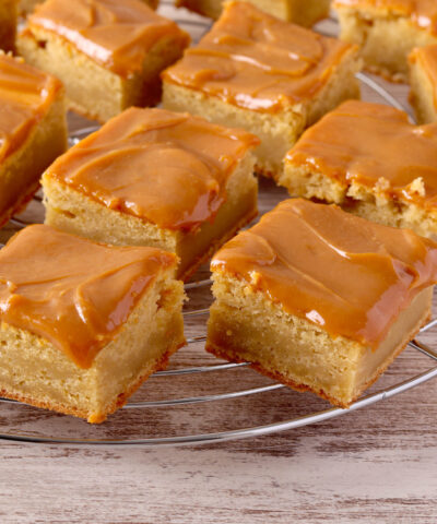 Peanut butter blondies with caramel topping
