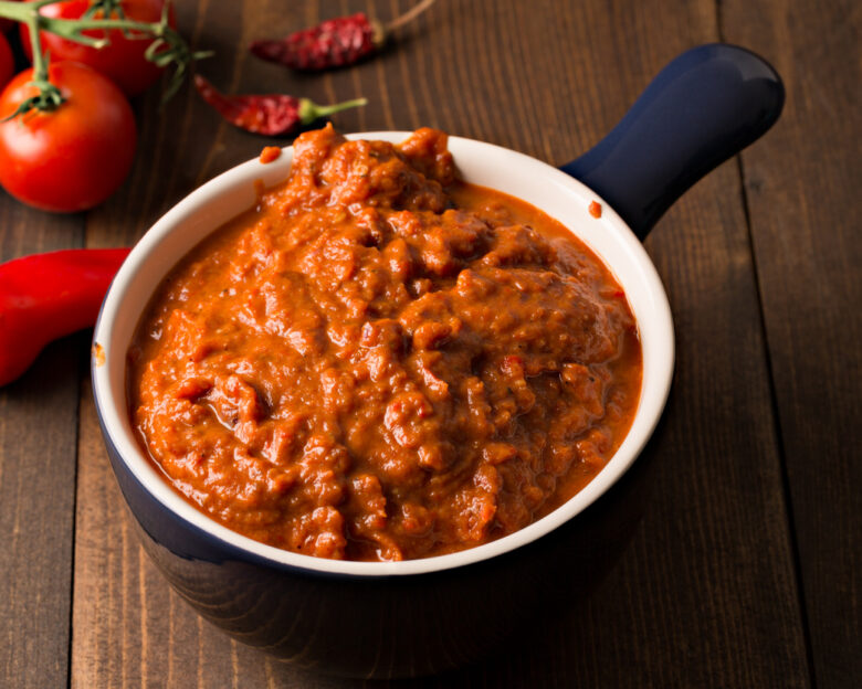 Πάστα Harissa: Πώς να φτιάξεις τη βασίλισσα των καυτερών