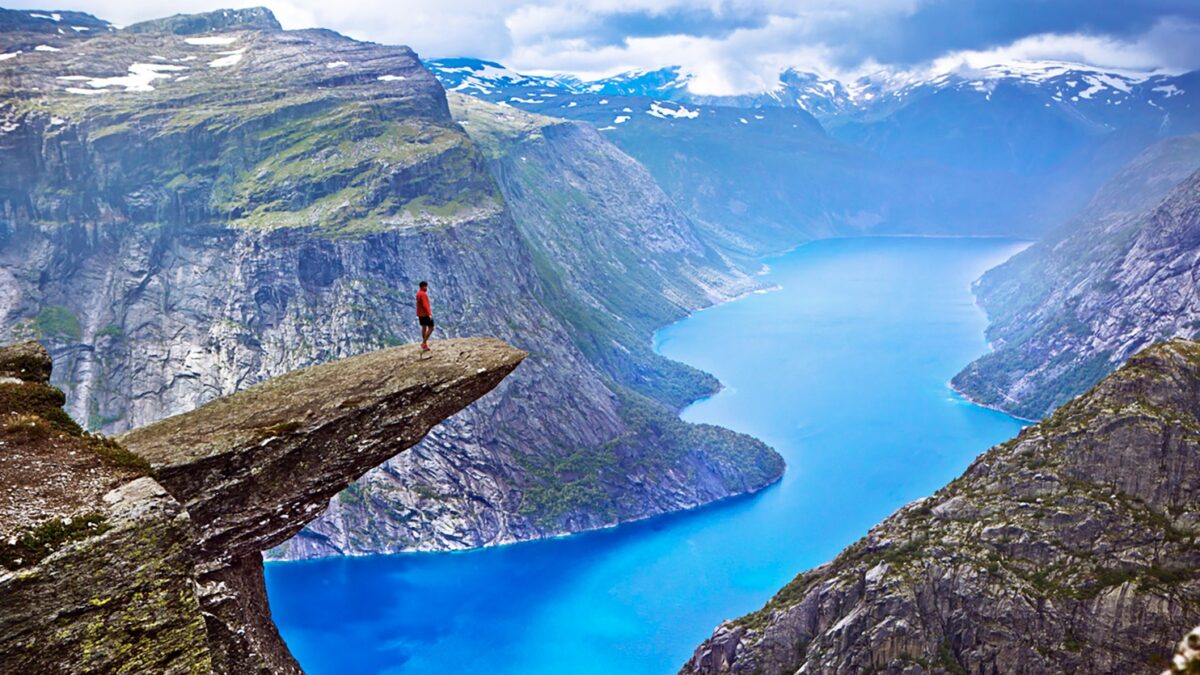 Trolltunga: Πεζοπορία στον πιο επιβλητικό βράχο της Νορβηγίας