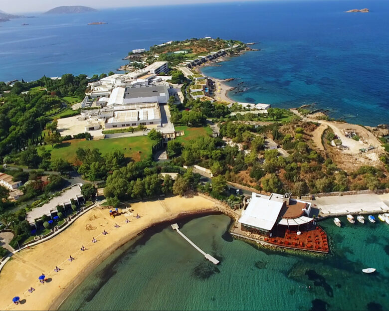 Γαλάζιες Σημαίες 2025 στην Αττική: Αυτές είναι οι 15 παραλίες που βραβεύτηκαν – Δείτε όλη τη λίστα