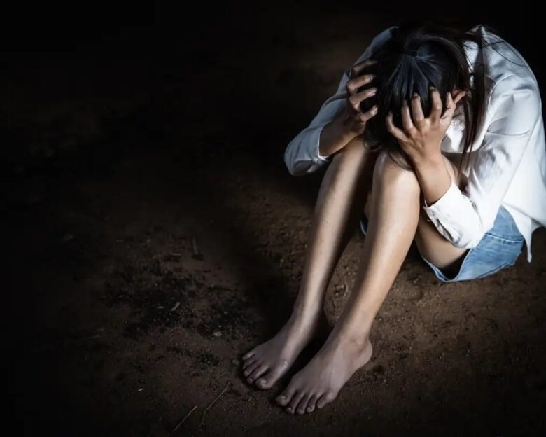 Κρήτη: 24χρονος επιτέθηκε και δάγκωσε την σύντροφό του – Έσπασε μπουκάλια και αυτοτραυματίστηκε