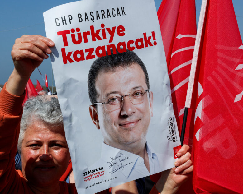 Τουρκία: 44 νέες συλλήψεις για διαφθορά – Χειροπέδες και στην ιδιαιτέρα του Εκρέμ Ιμάμογλου