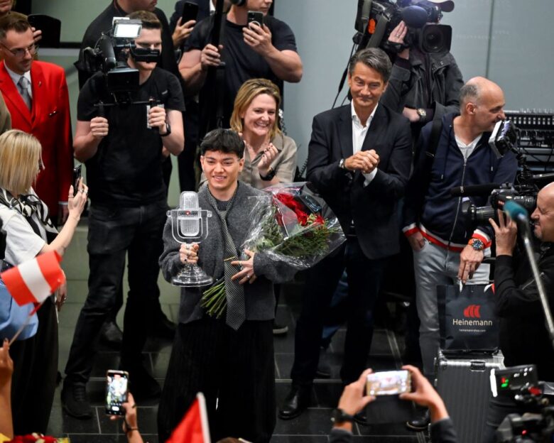 Eurovision 2025: Υποδοχή ήρωα στον JJ, τον νικητή του διαγωνισμού, κατά την επιστροφή του στην Αυστρία