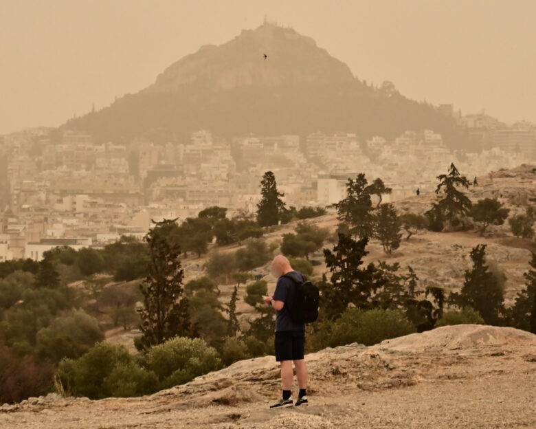 Καιρός σήμερα: «Έρχονται» αφρικανική σκόνη και θερμοκρασίες έως 35 βαθμούς – Βροχές σε Ιόνιο και Θράκη