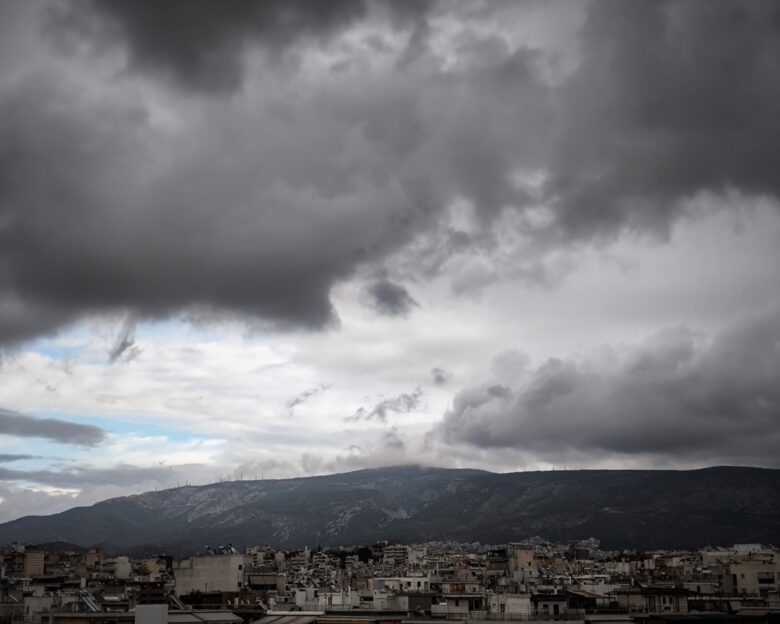 Ο καιρός αύριο: Βροχές, πτώση της θερμοκρασίας και βοριάδες – Καταιγίδες και στην Αττική