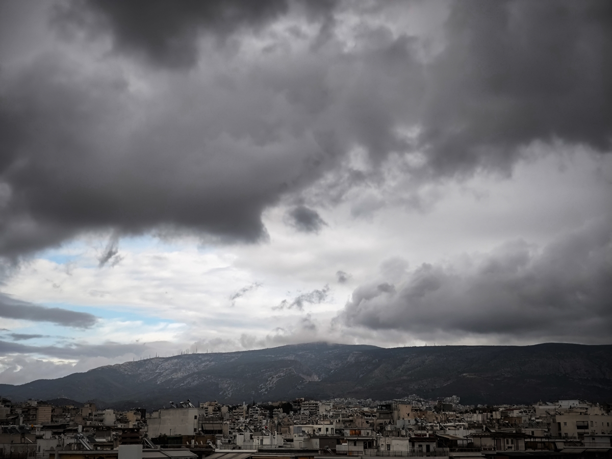Συννεφιά πάνω από την Αθήνα