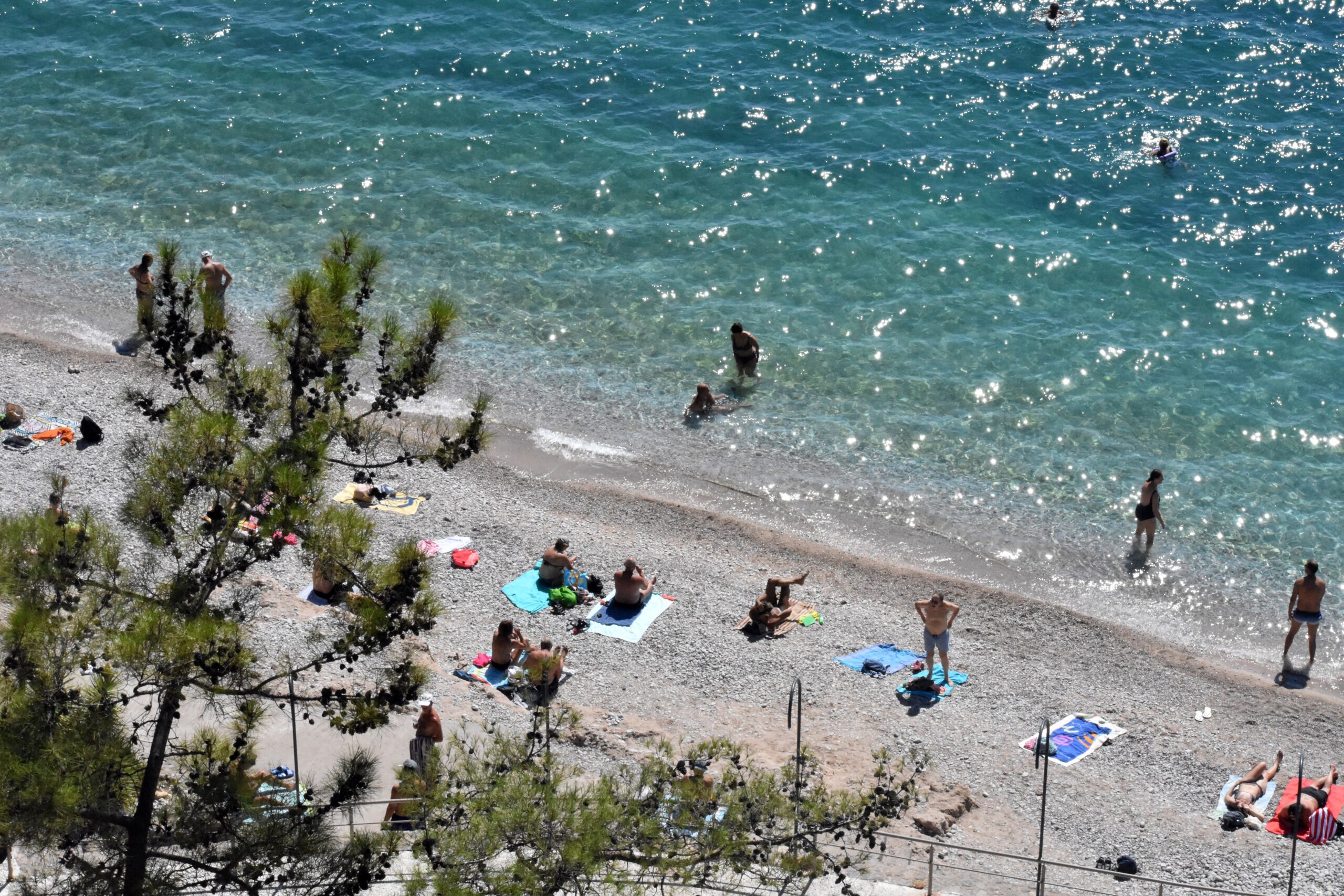 Ζέστη και μπάνιο στη θάλασσα