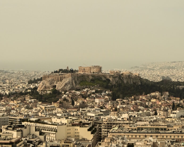 Καιρός αύριο: Αποπνικτική ζέστη έως 32 βαθμούς, με αφρικανική σκόνη και τοπικές βροχές