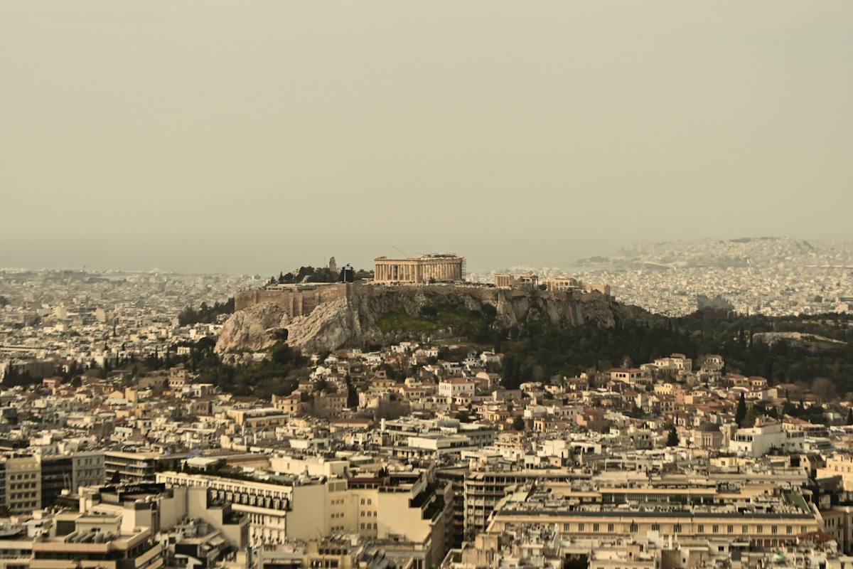 Αφρικανική σκόνη στο κέντρο της Αθήνας