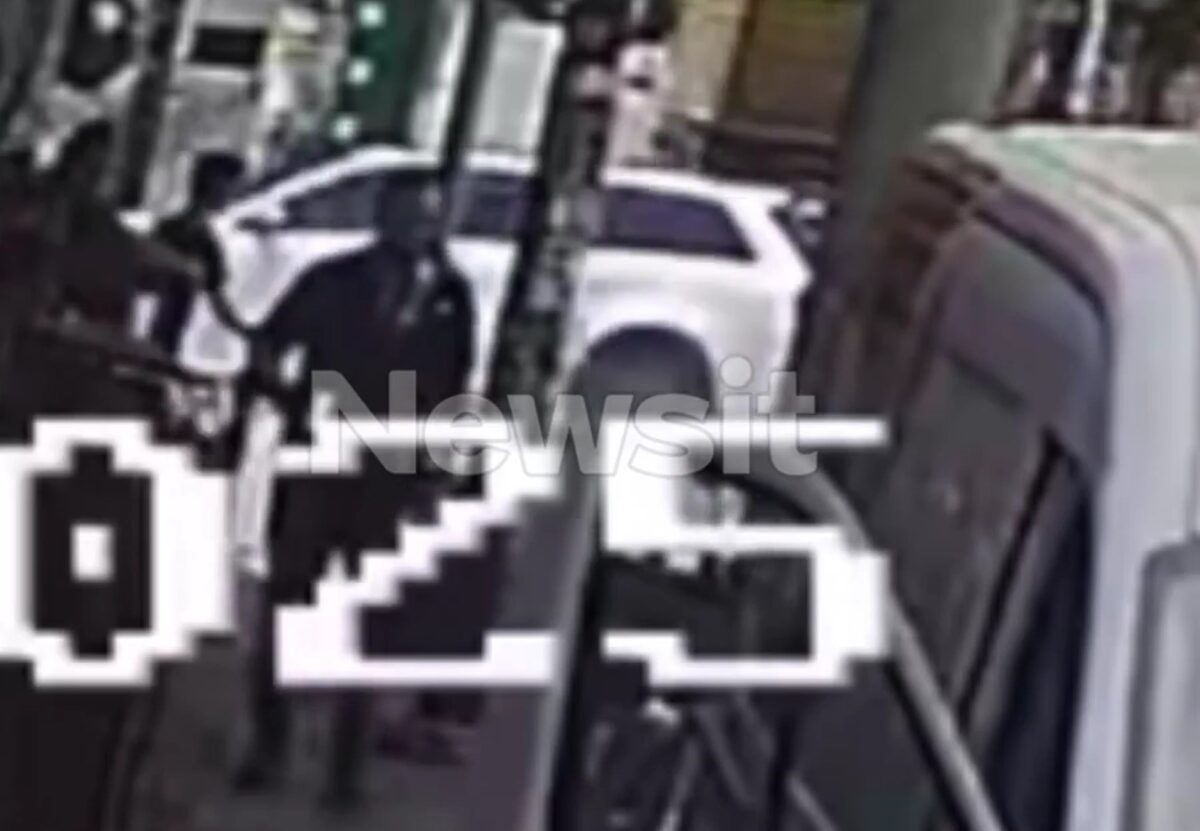 Η στιγμή του τροχαίου με εγκατάλειψη στα Καμίνια