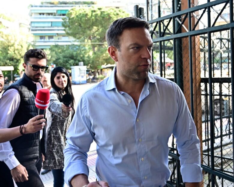 Στέφανος Κασσελάκης: Στα δικαστήρια της Ευελπίδων για τη δίκη του για παράβαση του νόμου περί πόθεν έσχες – «Τιμητική δίωξη για εμένα»