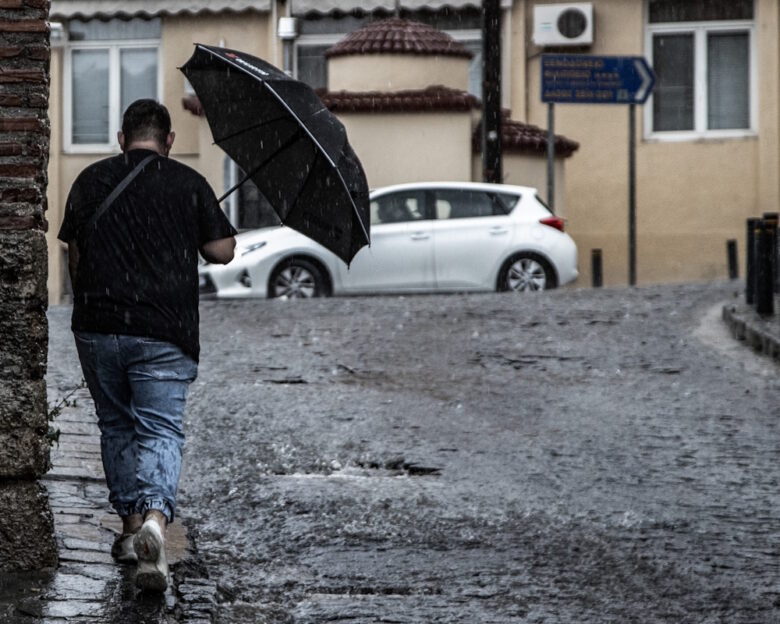Καιρός αύριο: Καταιγίδες στην Κρήτη μέχρι το μεσημέρι – Έως 6 μποφόρ θα πνέουν οι άνεμοι στο Αιγαίο