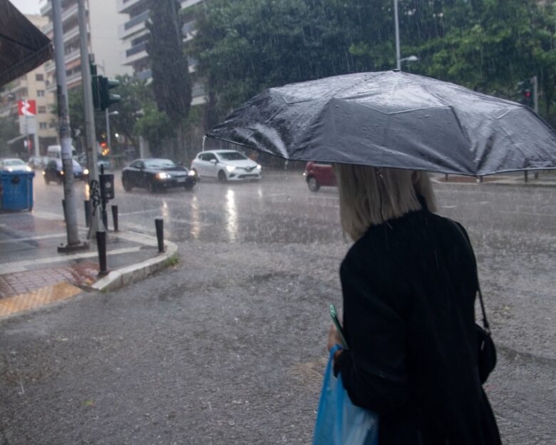 Καιρός: Καταρρακτώδεις βροχές, νοτιάδες και αφρικανική σκόνη «χτυπούν» και σήμερα τη χώρα – Ποιες περιοχές θα επηρεάσει η «Ιnes»