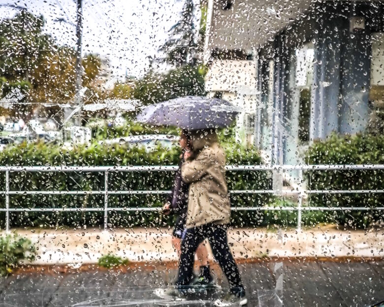 Καιρός αύριο: Καταιγίδες και βροχές σχεδόν σε όλη την Ελλάδα – Στους 25 βαθμούς θα «πέσει» ο υδράργυρος