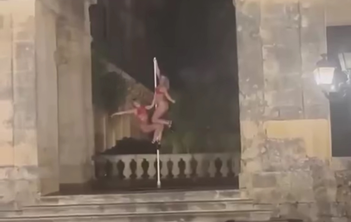 Pole dancing στα παλιά Ανάκτορα της Κέρκυρας
