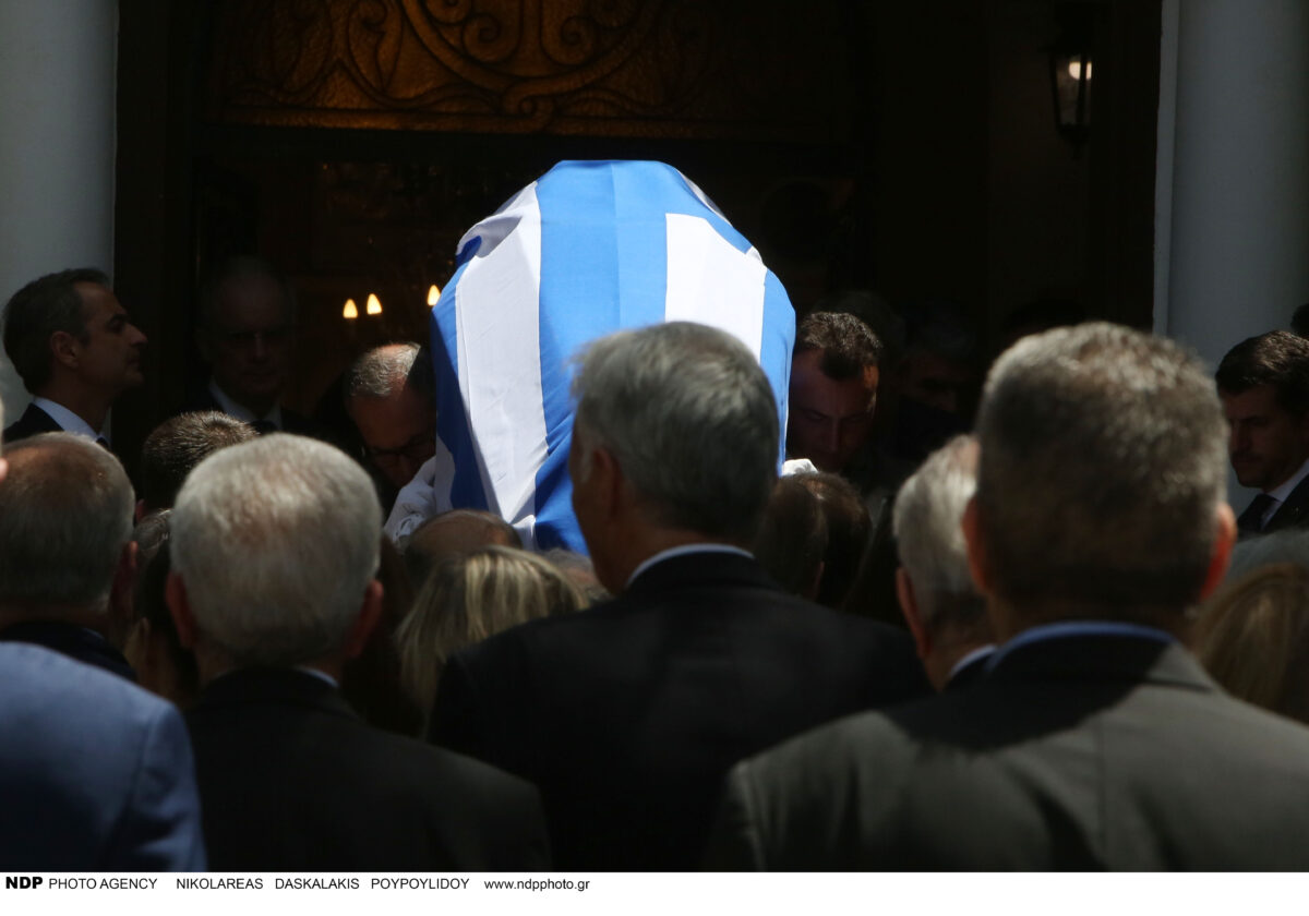 Κηδεία Πέτρου Μολυβιάτη
