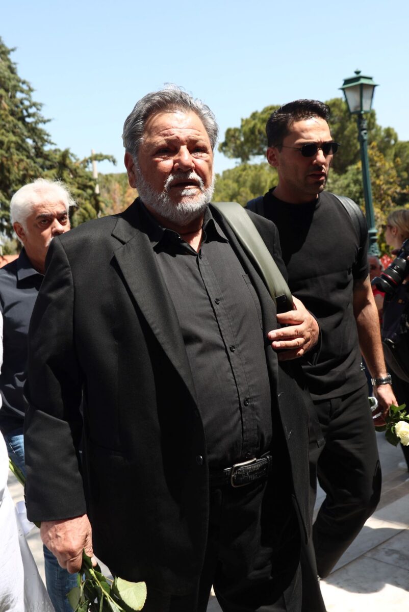 Η κηδεία του Νίκου Γαλανού