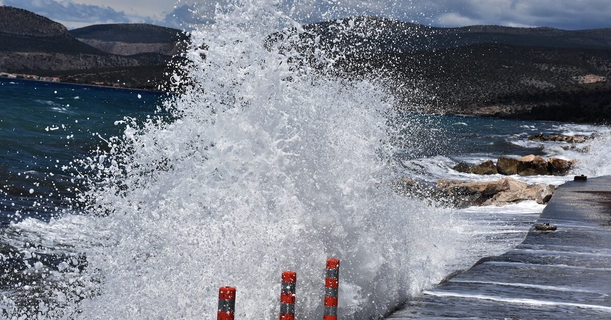 Discomfort for passengers traveling to Naxos with Super Runner Jet – failed to tie because of the beaufort