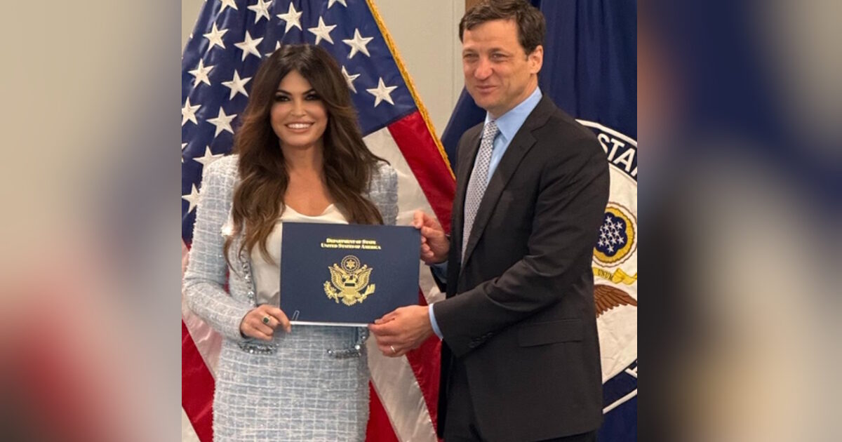Kimberly Gilfail: One step closer to Greece – Graduated from Ambassadors School