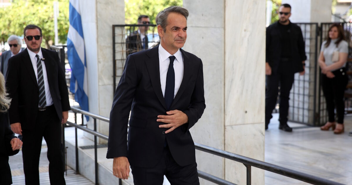 Κηδεία Χρήστου Ροκόφυλλου: Σε κλίμα συγκίνησης το τελευταίο αντίο στον πρώην υπουργό του ΠΑΣΟΚ – Ο Κυριάκος Μητσοτάκης έδωσε το «παρών»