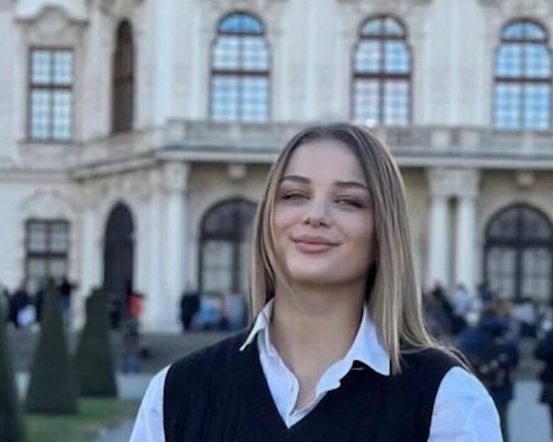 Τέμπη: «Αν ισχύει το πόρισμα Καρώνη να σταματήσουν να κυκλοφορούν τα τρένα» λέει η μητέρα της Κλαούντια Λάτα